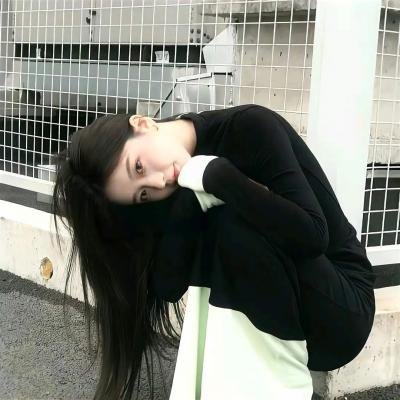 社交平台实拍：天王之女豪车代步炫富，被批炫富